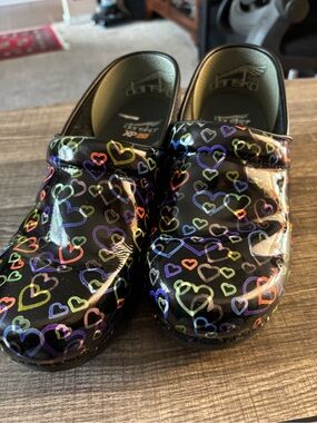 Dansko Black Heart-Print Clog